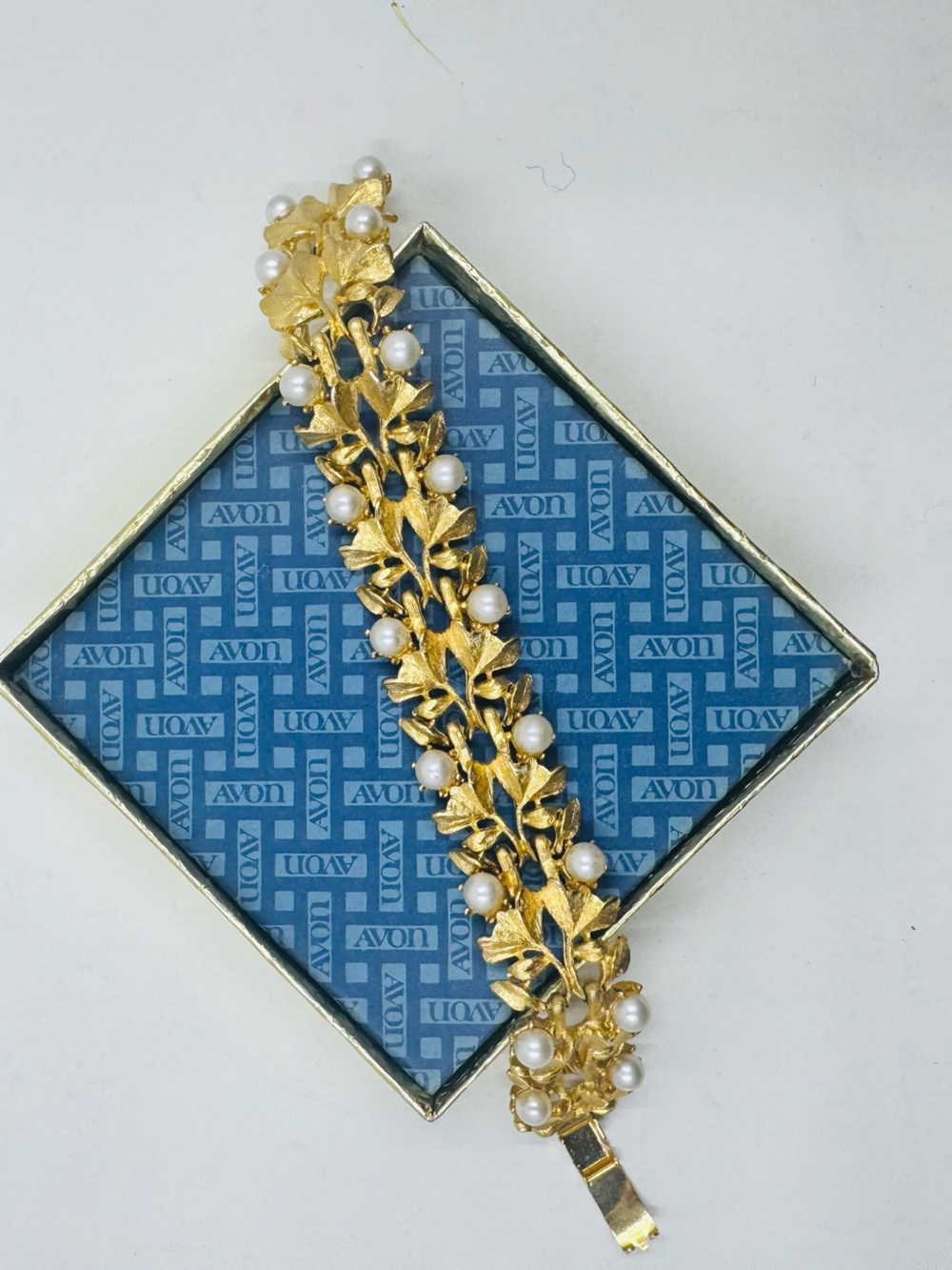 Avon Aurora Boreali Bracelet Gold with Peal Accents